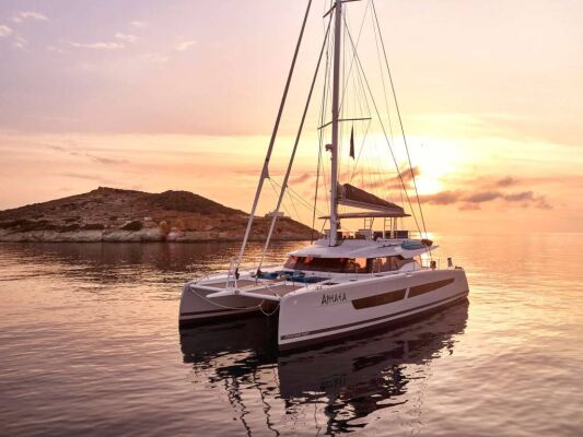 Catamaran de luxe avec équipage APHAEA