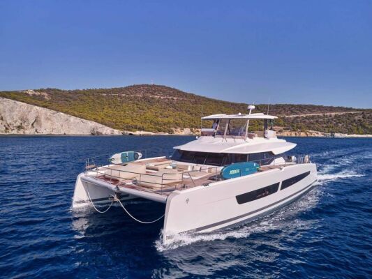Catamaran de luxe avec équipage ELLY