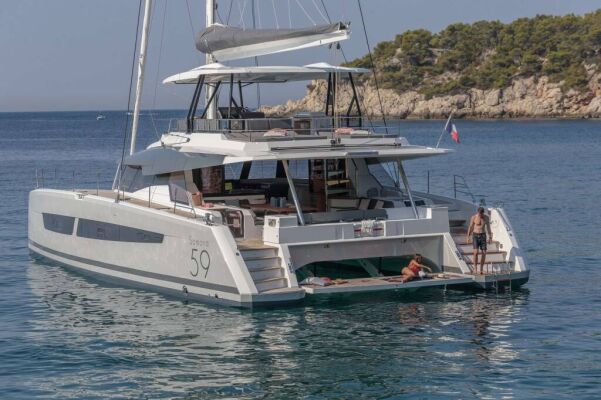 Luxury Crewed Catamaran PORT TO VINO Samana 59
