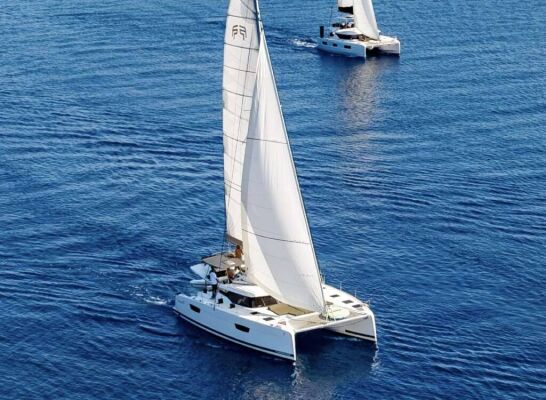 Catamaran de luxe avec équipage EQUINOX