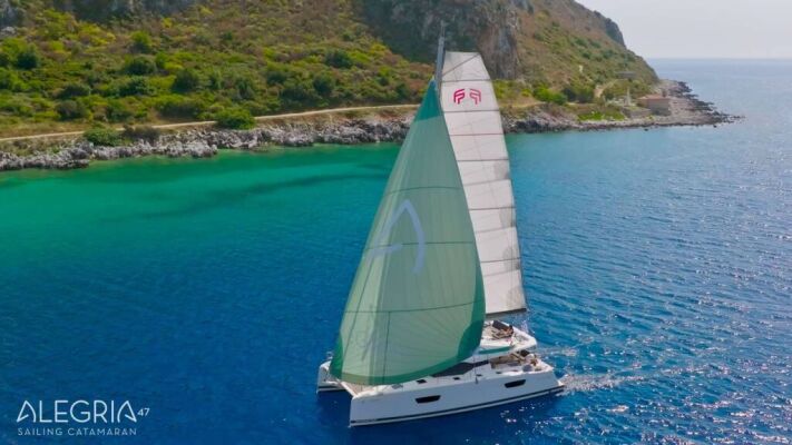 Catamaran de luxe avec équipage ALEGRIA