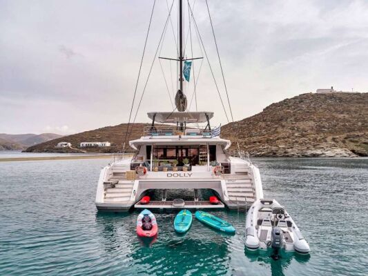 Catamarán de lujo con tripulación DOLLY