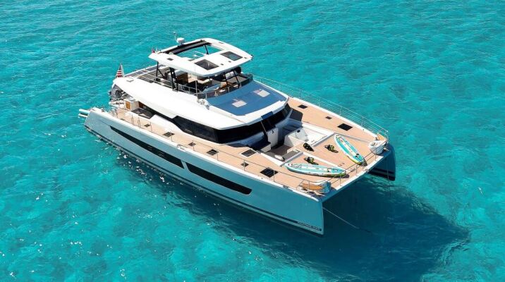 Catamaran de luxe avec équipage PRINCESS MILA