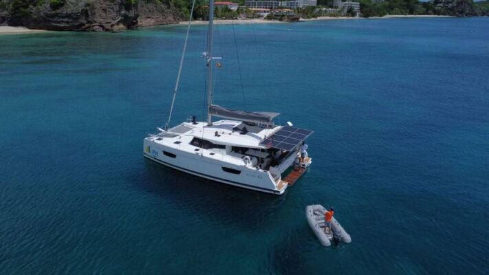 Catamaran de luxe avec équipage RISE
