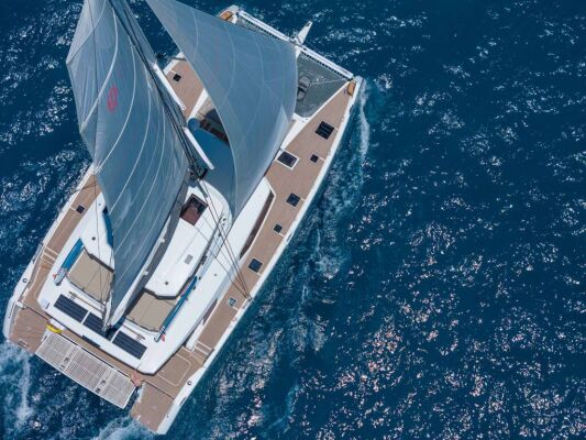 Catamaran de luxe avec équipage JEWEL (67)
