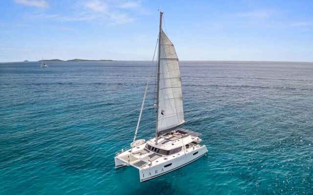 Catamaran de luxe avec équipage IARA