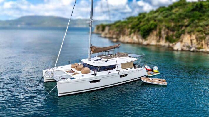Catamaran de luxe avec équipage STAND BY ONE
