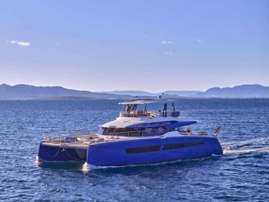 Catamaran de luxe avec équipage MAJESTY OF GREECE