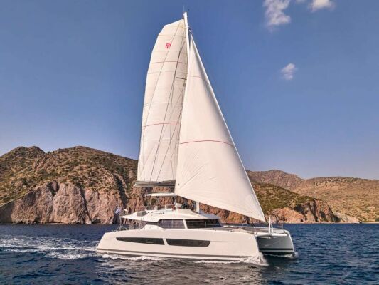 Catamaran de luxe avec équipage STEPHANIE