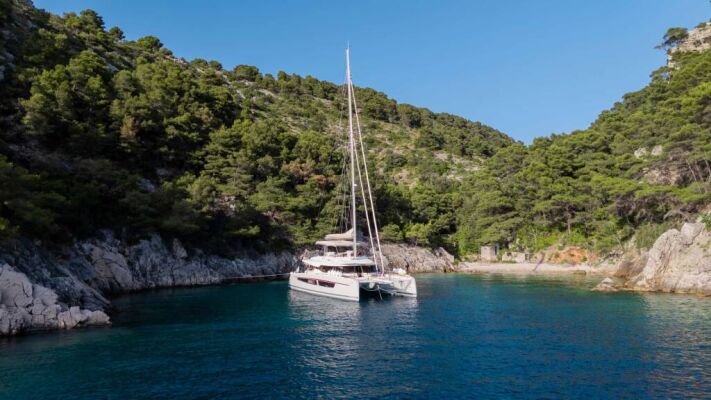 Catamarán de lujo con tripulación NIKA ONE