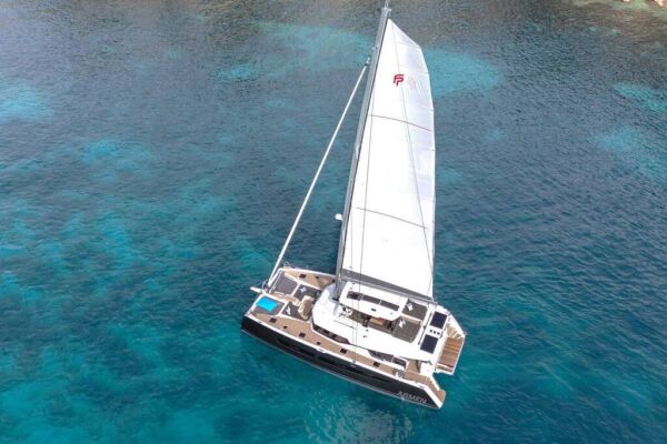 Catamaran de luxe avec équipage ARMEN