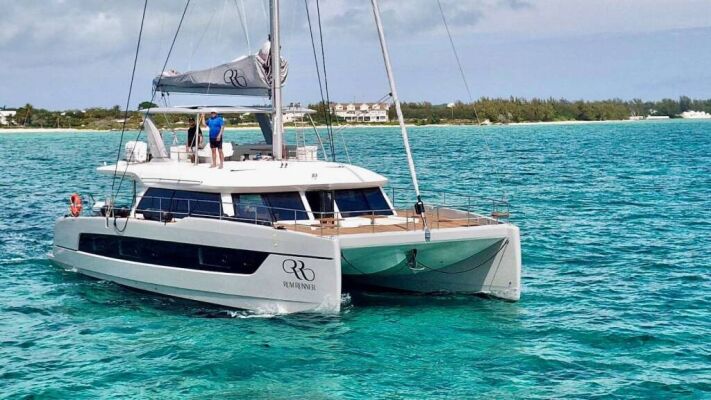 Catamaran de luxe avec équipage RumRunner