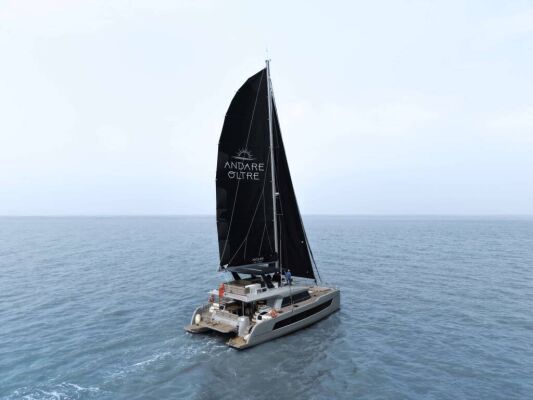 Catamarán de lujo con tripulación ANDARE OLTRE