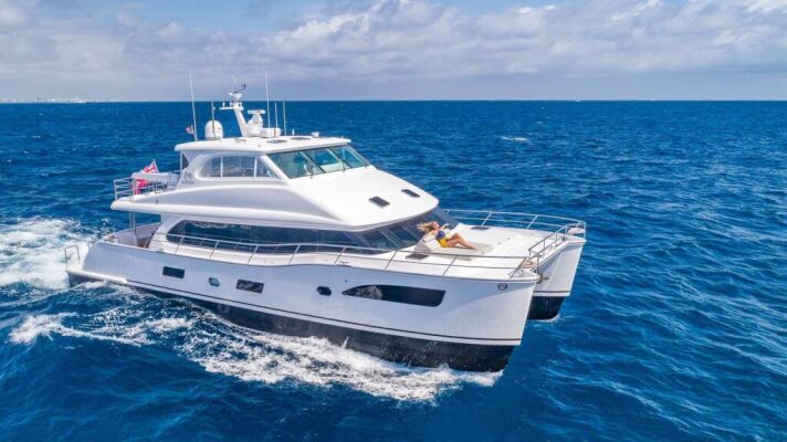 Catamaran de luxe avec équipage MUCHO GUSTO