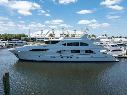 Luxury motor yacht KIMBERLIE
