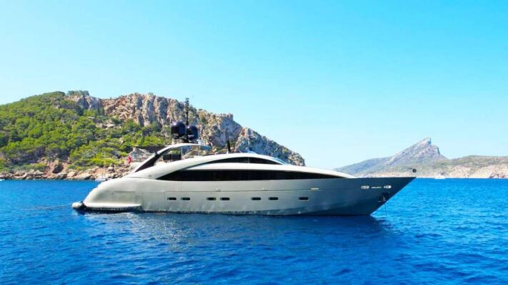 Luxury motor yacht YCM 120