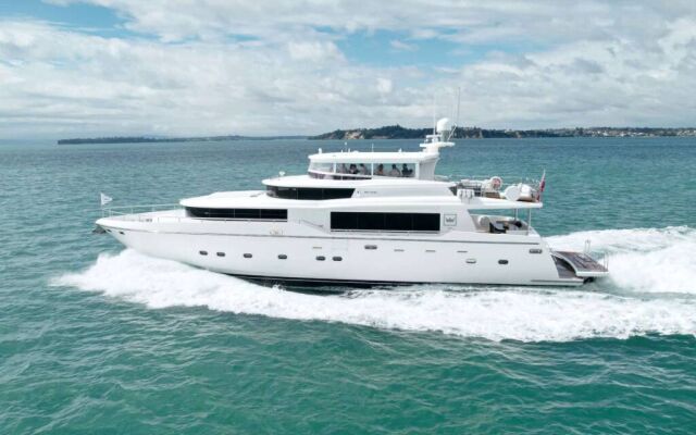Luxury motor yacht WW