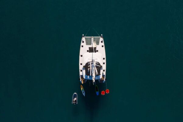 Catamaran de luxe avec équipage NOMAD