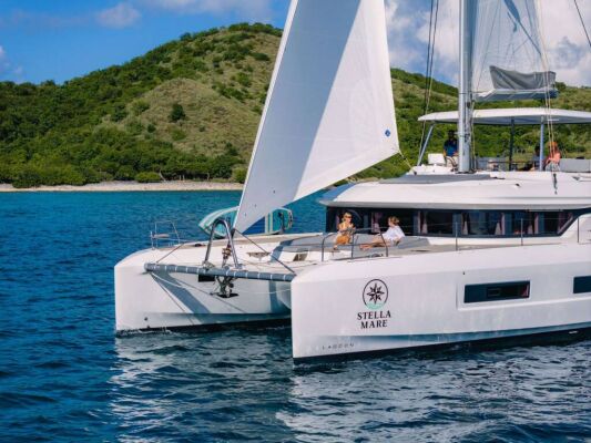 Catamaran de luxe avec équipage Stella Mare