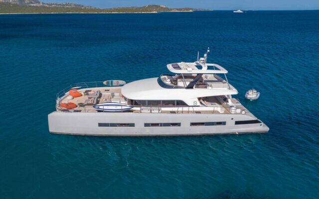 Catamaran de luxe avec équipage ZENIT