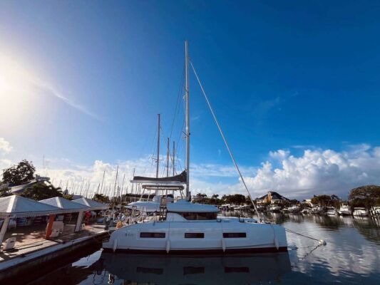 Catamaran de luxe avec équipage Smiley