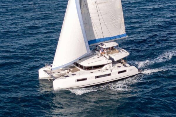 Catamaran de luxe avec équipage BELLISSIMA
