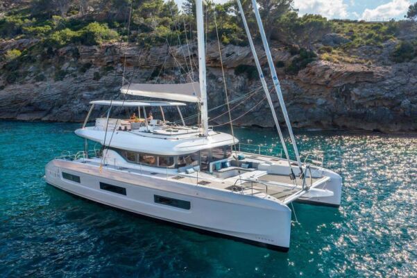 Catamaran de luxe avec équipage GRACE 60