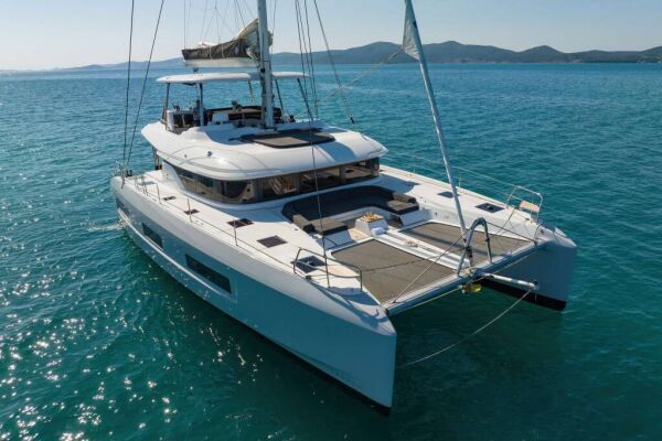 Catamaran de luxe avec équipage CHAMPAGNE PLEASE