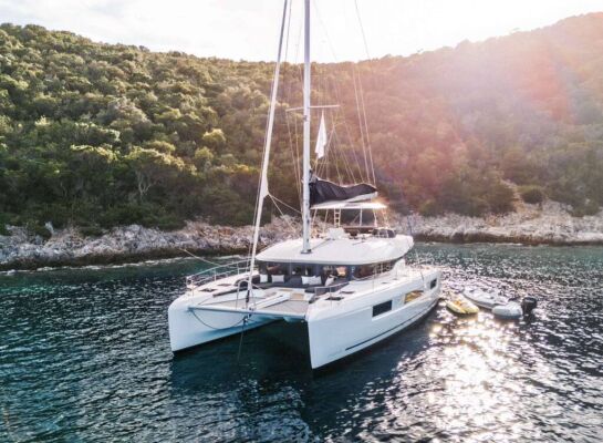 Catamaran de luxe avec équipage CELINA