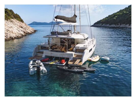 Catamaran de luxe avec équipage DOLCIA