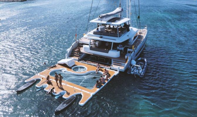Catamaran de luxe avec équipage Triwing Endor - Summer
