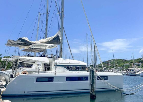 Catamaran de luxe avec équipage BIG BERTHA