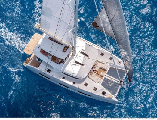 Catamaran de luxe avec équipage SEVEN SEAS