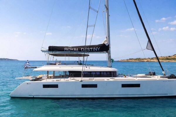 Catamaran de luxe avec équipage ROYAL DESTINY