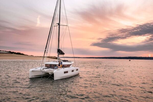 Catamaran de luxe avec équipage KERRY LEE