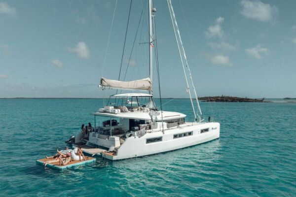 Catamaran de luxe avec équipage PurelyBlu
