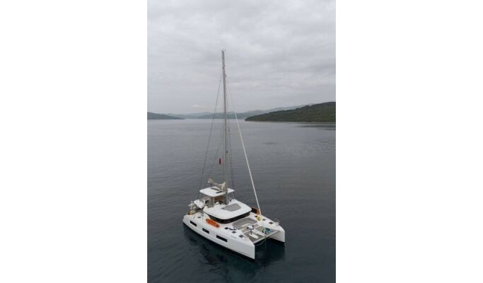 Catamarán de lujo con tripulación LADY M