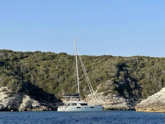 Catamaran de luxe avec équipage LARGO WINCH