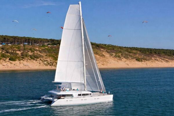 Catamarán de lujo con tripulación SHIDA