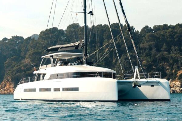 Catamaran de luxe avec équipage REVA NUI