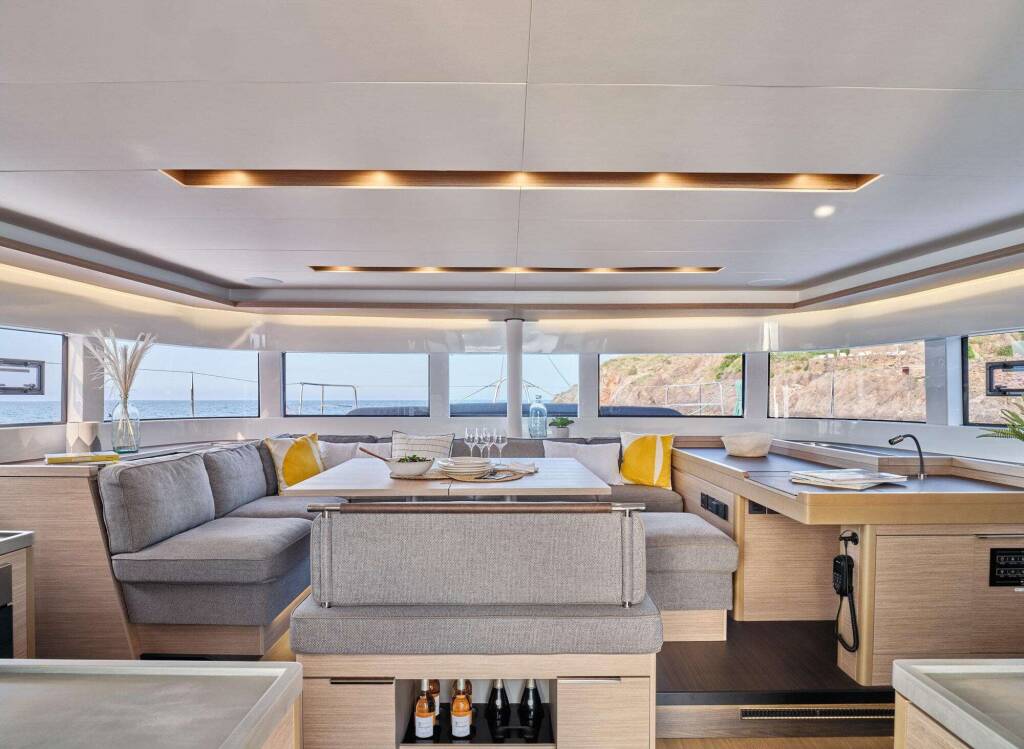 Luxury Crewed Catamaran ERRANT VAGABOND