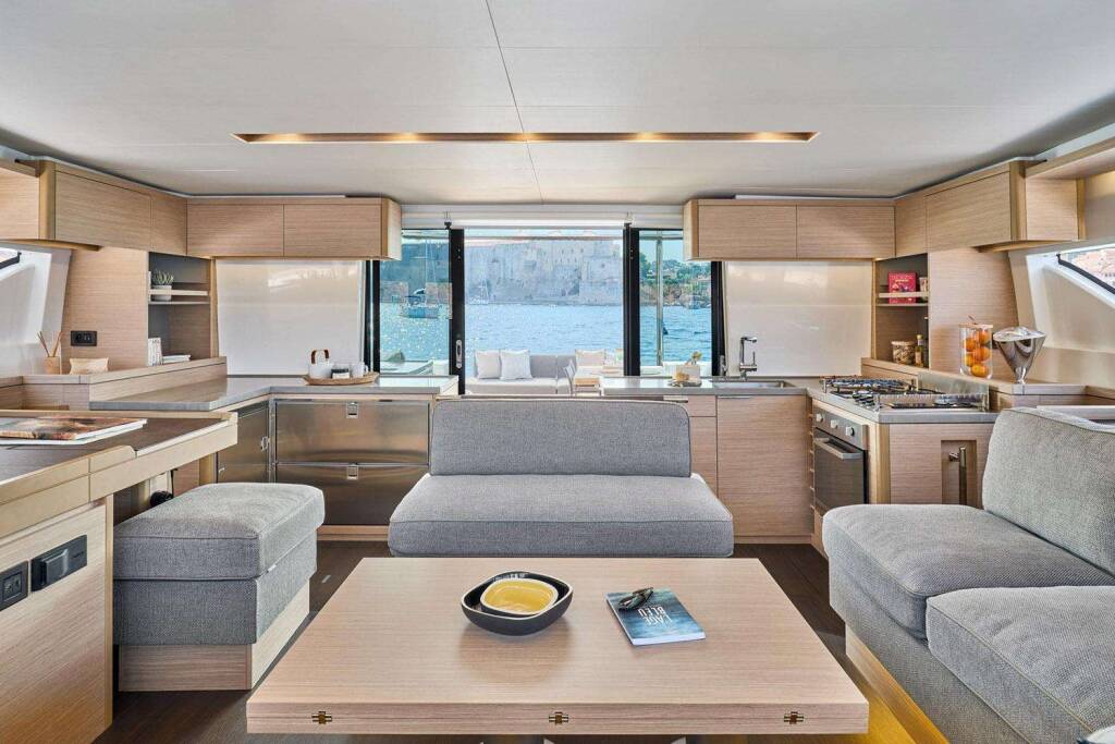 Luxury Crewed Catamaran ERRANT VAGABOND