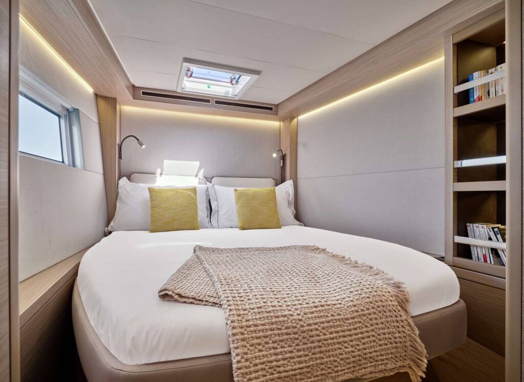 Luxury Crewed Catamaran ERRANT VAGABOND