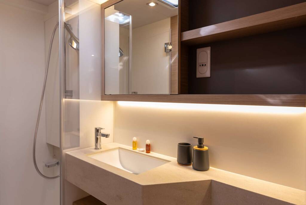 Luxury Crewed Catamaran ERRANT VAGABOND