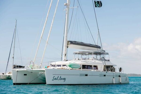 Luxury Crewed Catamaran SAIL AWAY