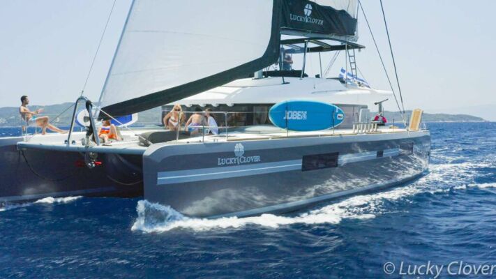 Catamaran de luxe avec équipage LUCKY CLOVER 