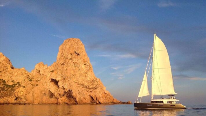 Catamaran de luxe avec équipage KASKAZI FOUR
