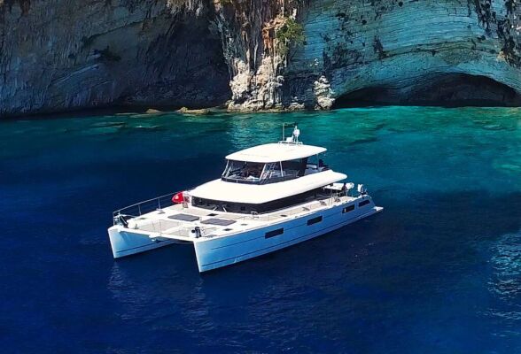 Catamaran de luxe avec équipage CUTE LITTLE CAT