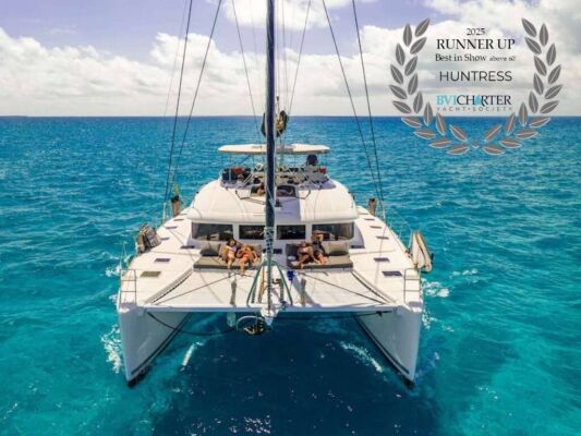 Catamaran de luxe avec équipage HUNTRESS