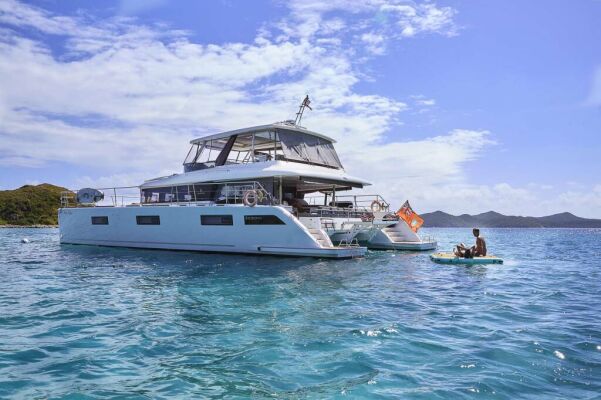Catamaran de luxe avec équipage JAN'S FELION